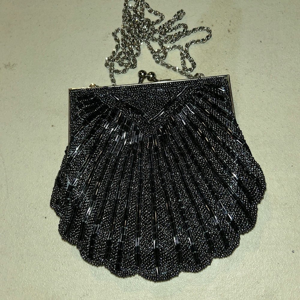 Black shell shaped clutch  with chain strap.